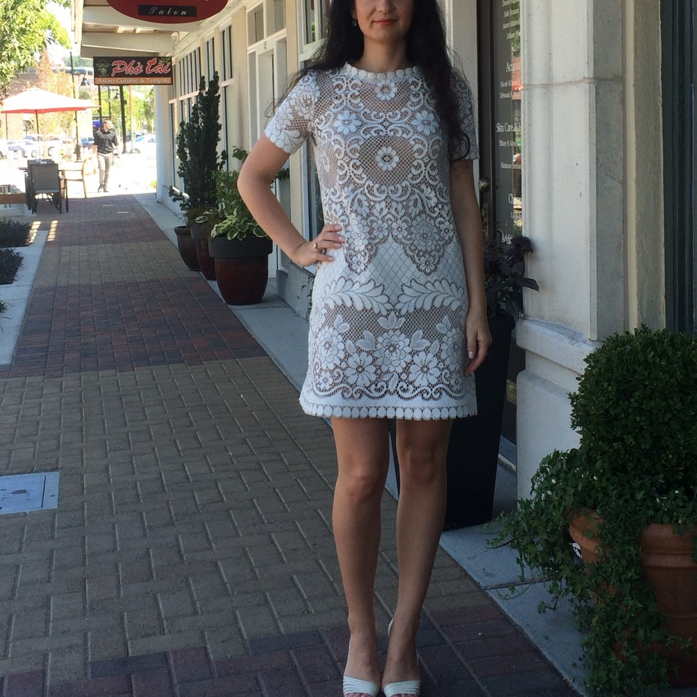 Elegant Mini White Lace Dress, short sleeves.